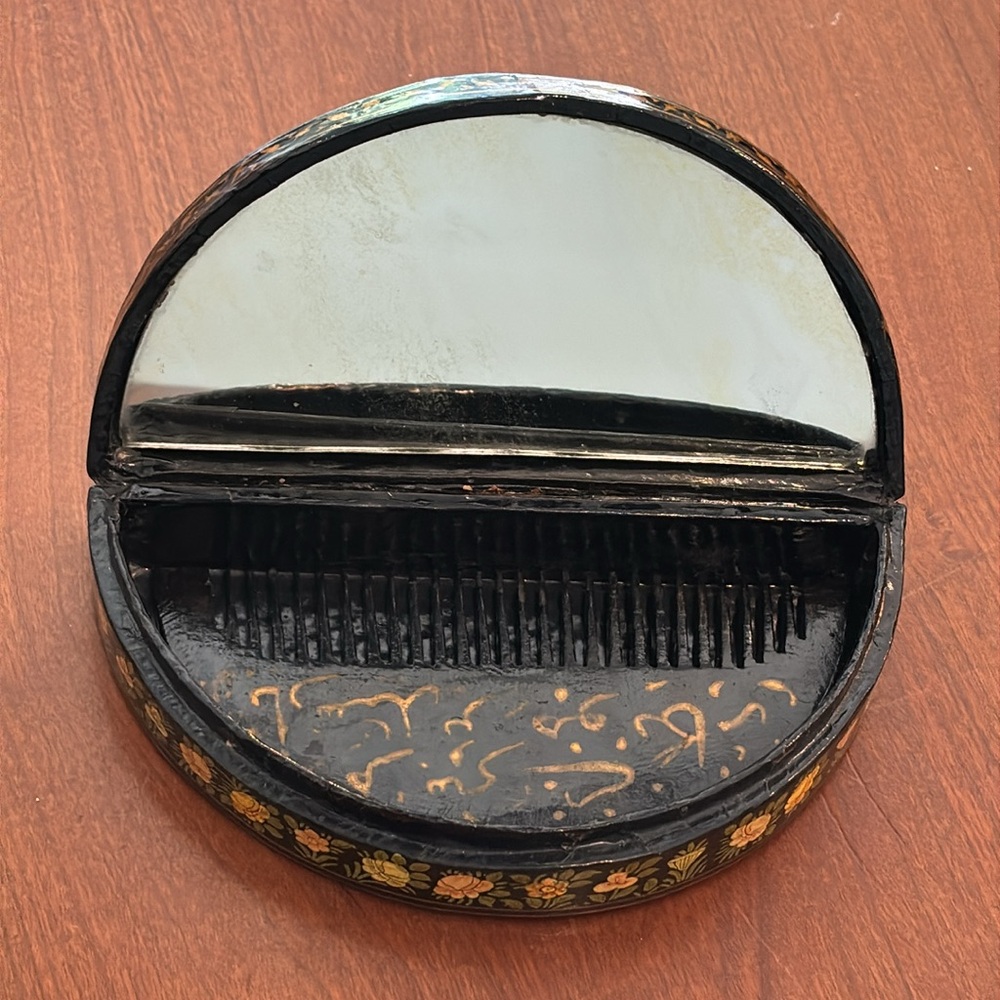 π΄ Vintage Middle Eastern Hand Painted Wooden Comb and Box - Picture 2 of 6